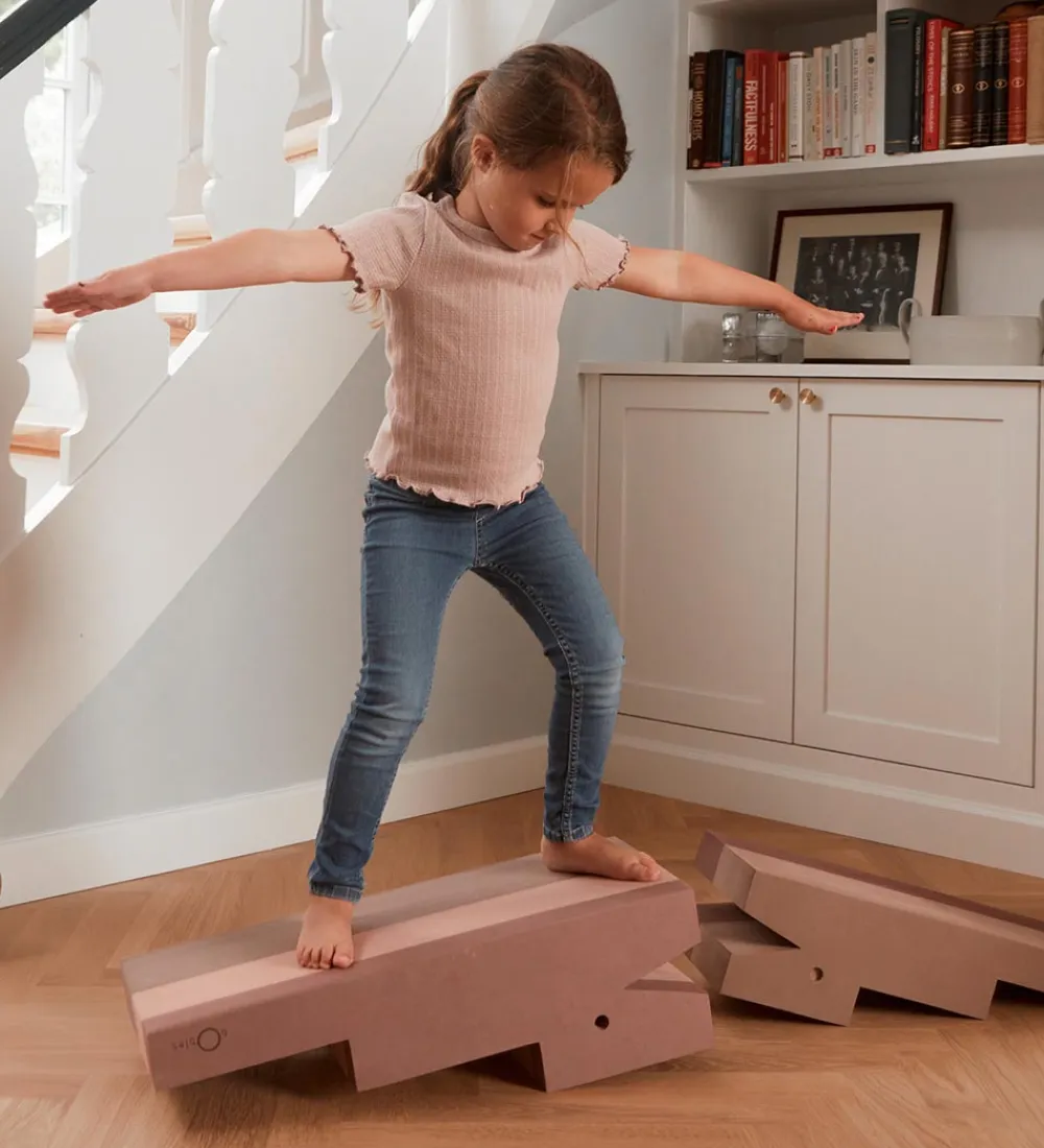 bObles Tumledyr|Motorisk Legetøj>Krokodille - 60x24x18 cm - Sand Grey