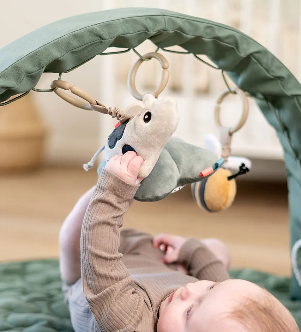Done by Deer Babylegetøj|Aktivitetsstativer>Aktivitetsstativ - Tiny Farm - Green