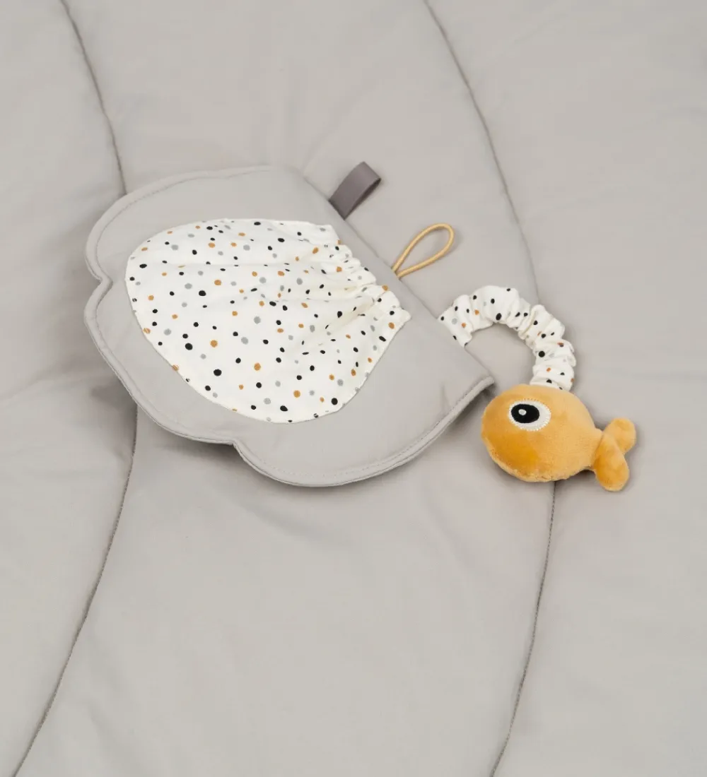 Done by Deer Aktivitetsstativer|Legetæpper Og Legegulve>Aktivitetstæppe - Sea Friends - Grå