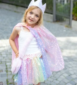 Great Pretenders Halloween><noscript><img width=