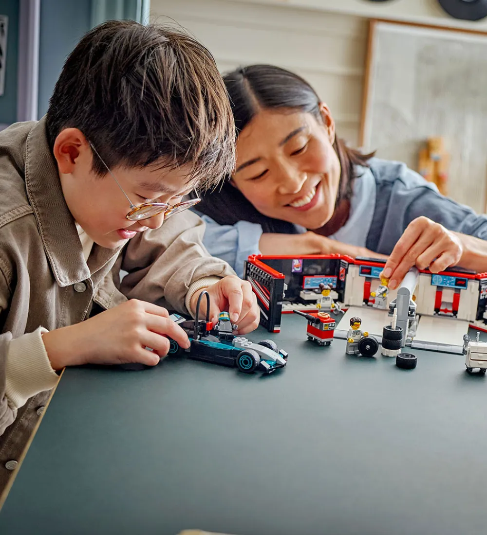 LEGO® Konstruktionslegetøj|Lego®>City - F1® Garage: Mercedes-AMG og Alp... 60444 - 678 Dele