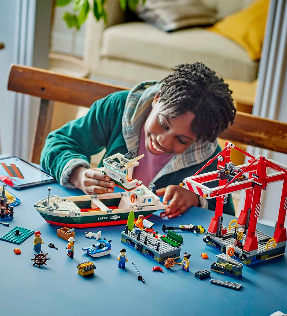 LEGO® Lego®|Byg Og Klodser>City - Havnefront med Fragtskib 60422 - 1226 Dele