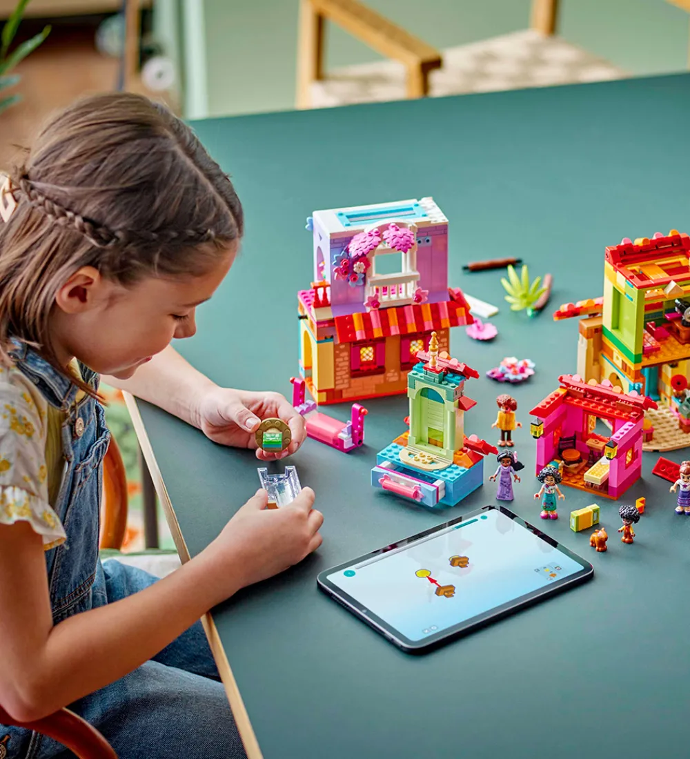 LEGO® Lego®|Byg Og Klodser>Disney - Det Magiske Madrigal-hus 43245 - 1560 Dele