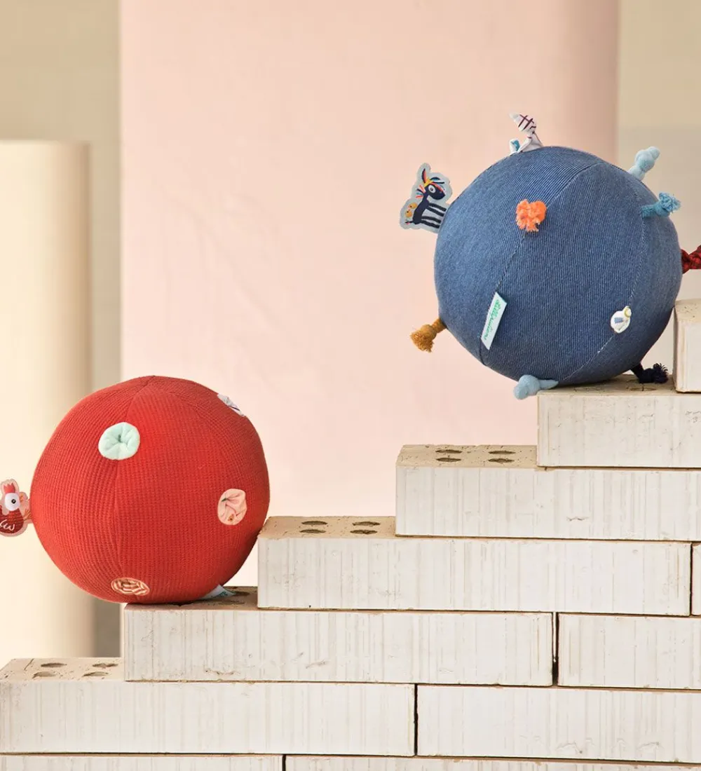 Lilliputiens Aktivitetslegetøj>Aktivitetsbold m. Rangle - Paulette - Rød/Multi