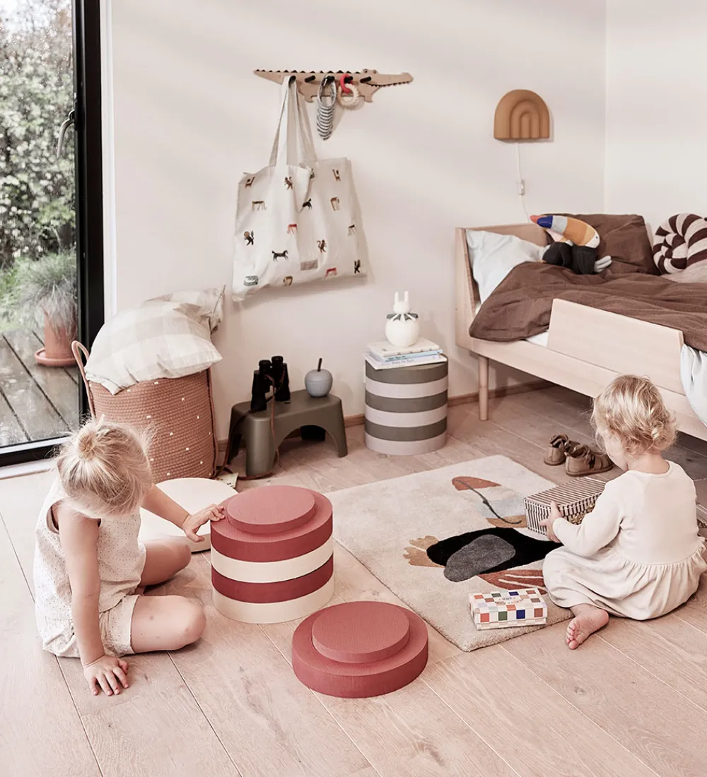 OYOY Tumledyr|Motorisk Legetøj>Skammel - Iro - 28x28 cm - Vanilla/Nutmeg