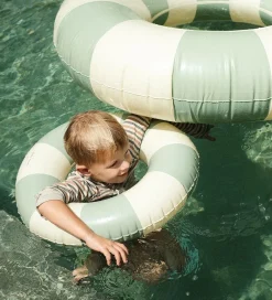 Petites Pommes Udeleg Og Udendørs Legetøj|Baderinge><noscript><img width=