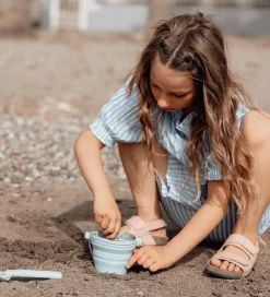 Scrunch Strandlegetøj>Foldbar Spand m. Skovl - 11x9 cm - Sage Green