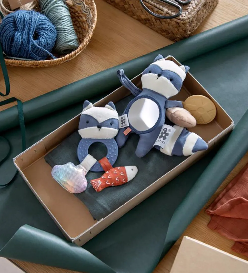 Sebra Gribelegetøj>Aktivitetsrangle - Mini - Vaskebjørnen Rebel