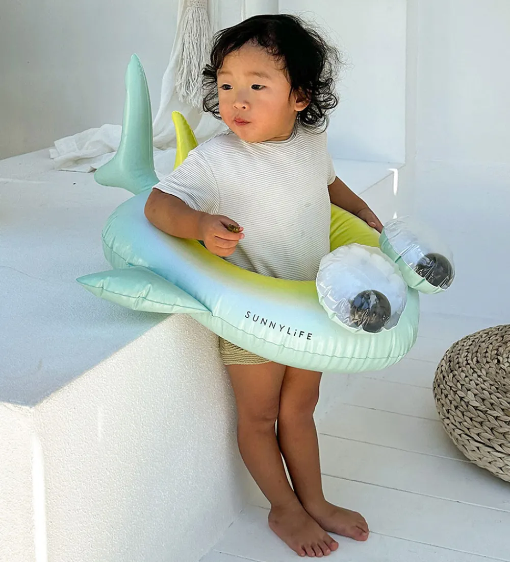 SunnyLife Udeleg Og Udendørs Legetøj|Baderinge>Badering - 69x61 cm - Salty the Shark