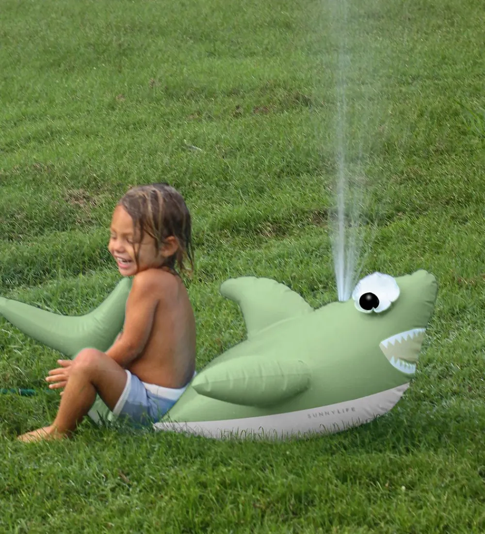 SunnyLife Vandleg>Giant Sprinkler Shark - 248 x 148 cm - Grøn