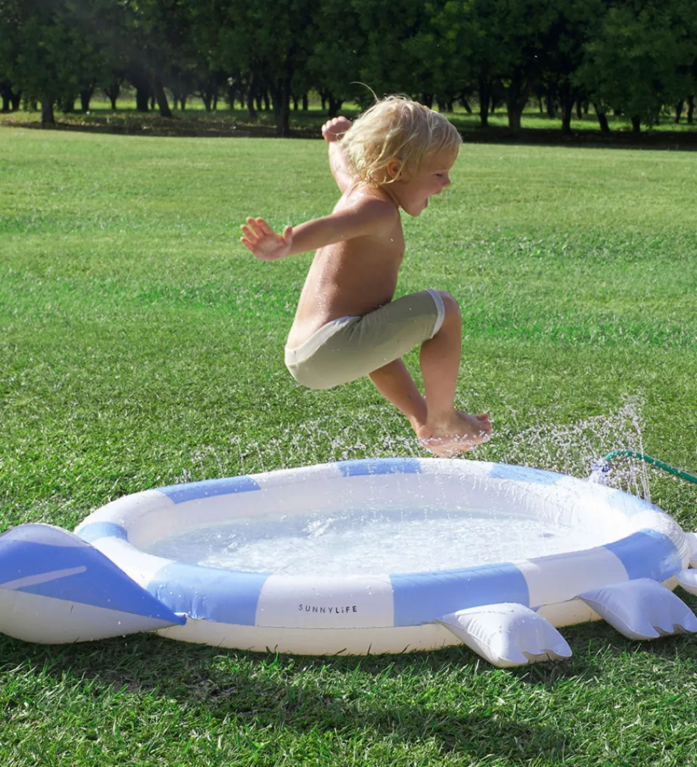 SunnyLife Udeleg Og Udendørs Legetøj|Vandleg>Sprinklermåtte - 158x132 cm - Into The Wild - Blue